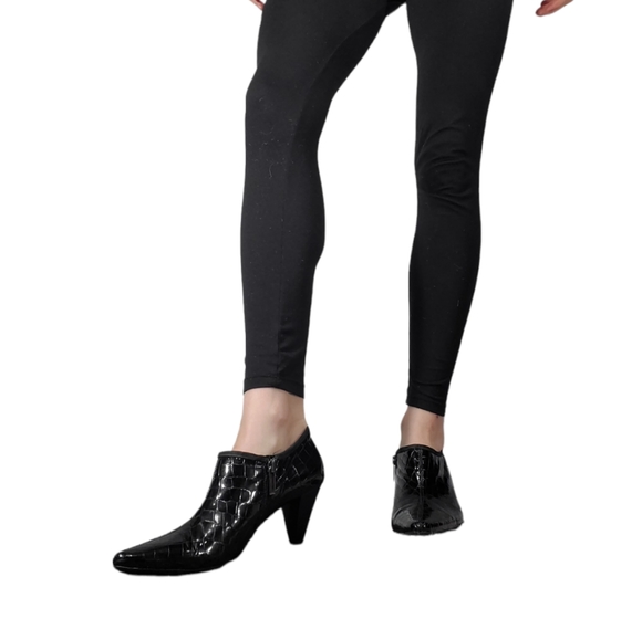 Aquatalia black crocodile print booties - Picture 1 of 16